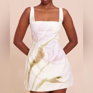 Prettylittlr thing White floral dress